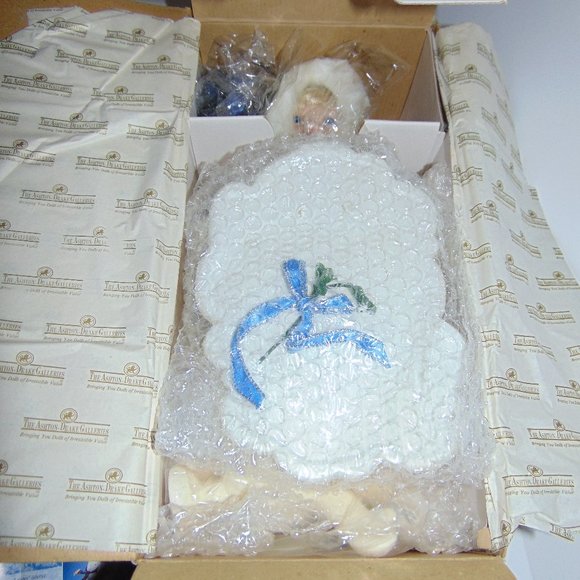 Beneath the Mistletoe - Snow Babies Doll - Ashton Drake *NIB - Picture 8 of 8